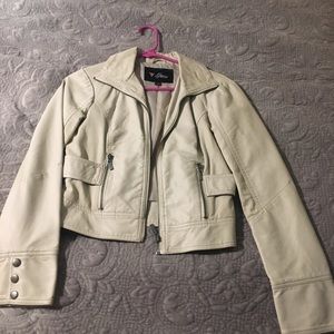 Super cute tan Guess leather jacket